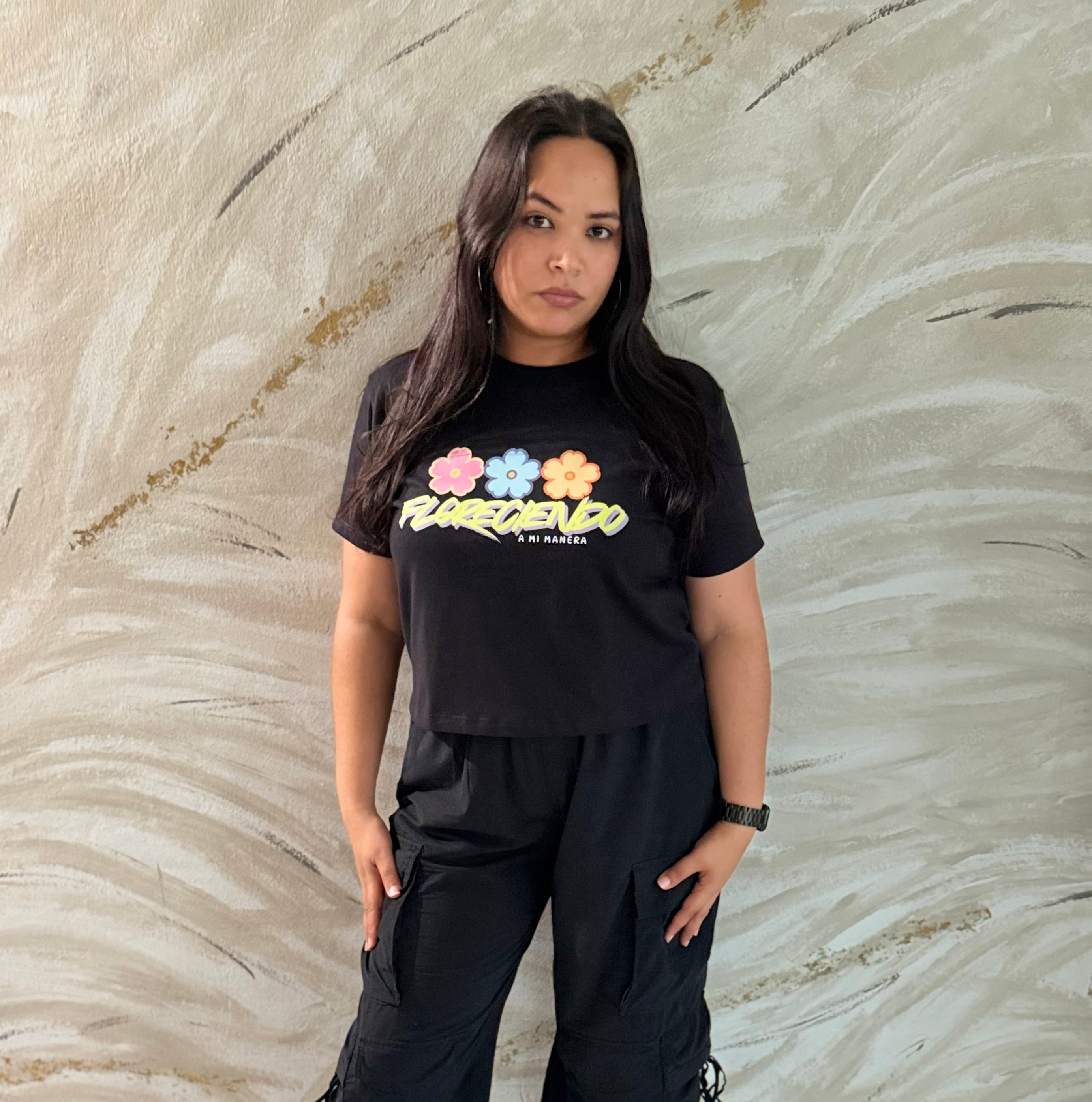Black Crop-Top Floreciendo a mi manera